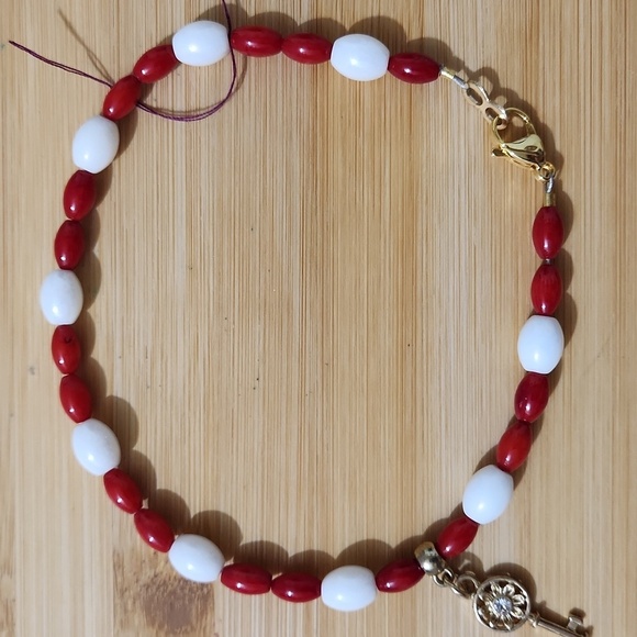 Hand Crafted Anklet (Ankle Bracelet) Red White Key Charm 11.5" Beaded - Picture 1 of 6